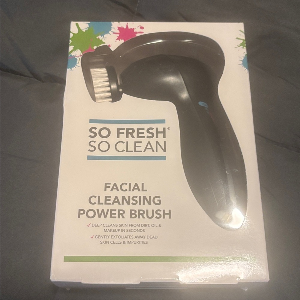 Fresh Black Cleansing Brush with White Bristles